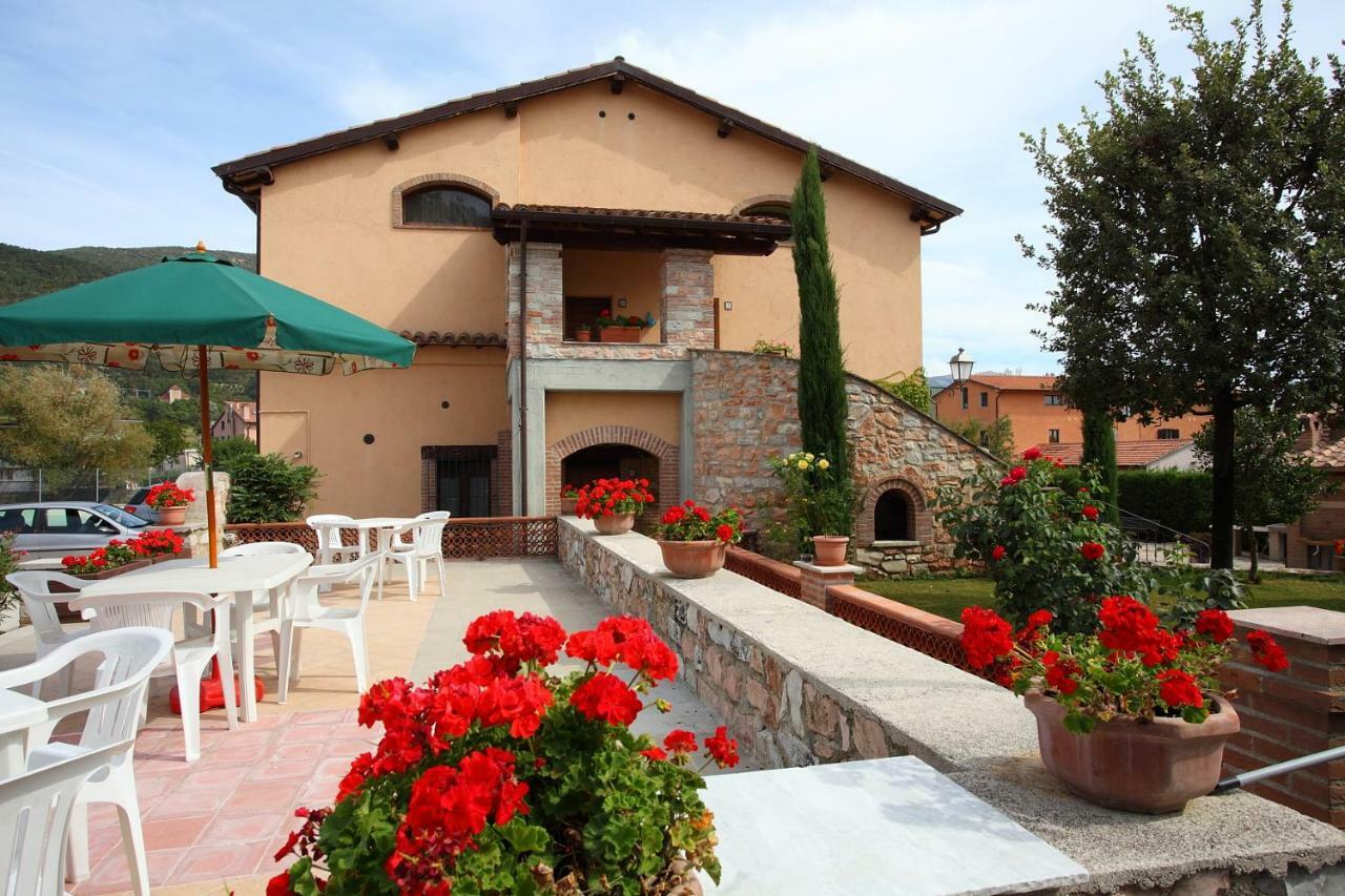 Vila Residenza Le Querce Trilocale Fossato di Vico Exteriér fotografie
